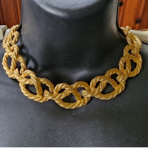Fashion Jewelry Bold Gold Tone Rope Knot Pretzel Statement Necklace Chunky - Picture 3 of 5